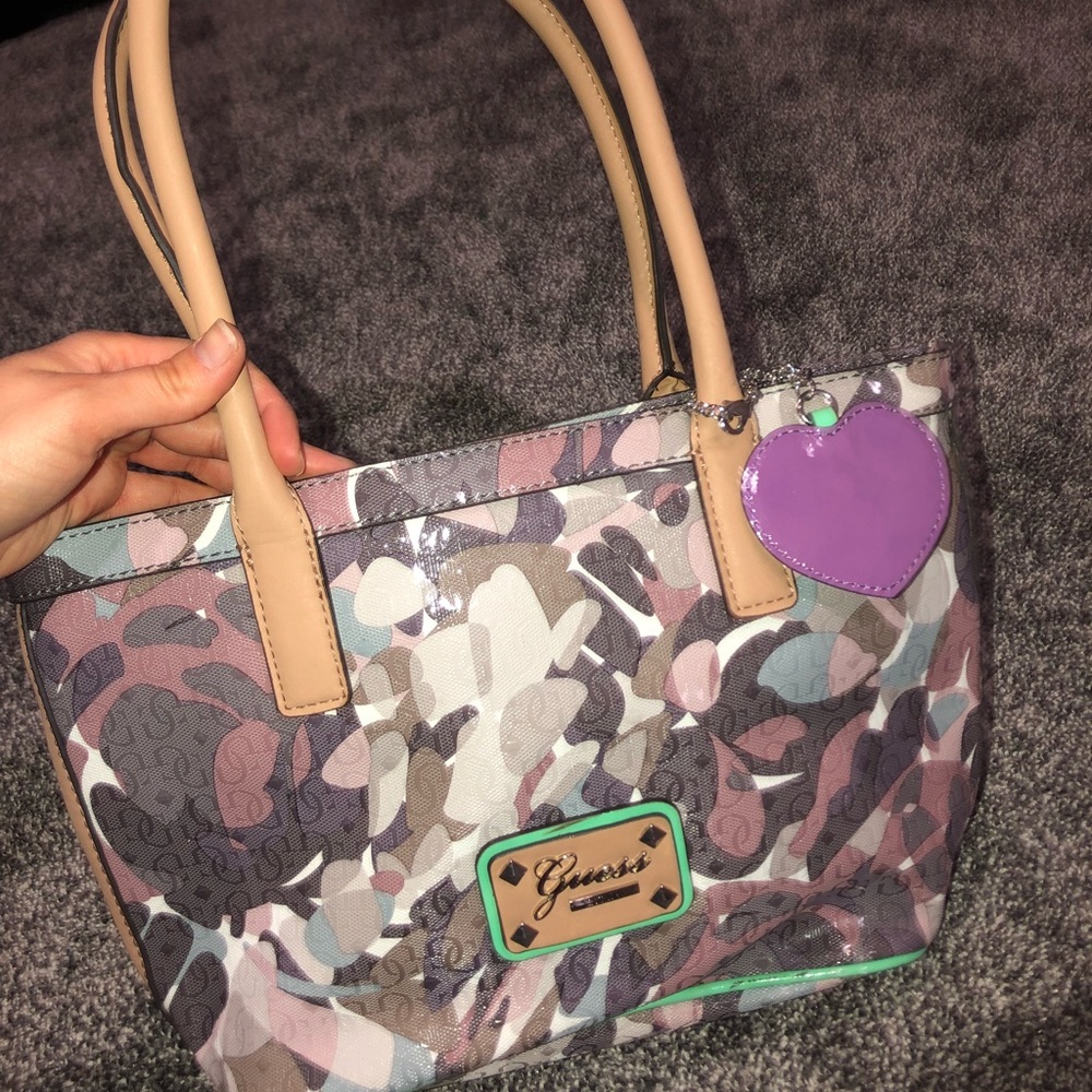 Guess tote